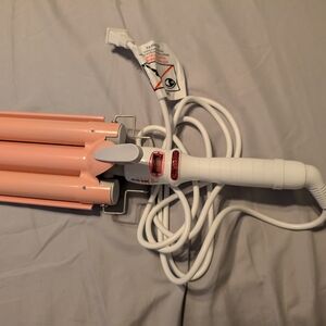 Insert Name Here Tripple Barrel Hair Waver